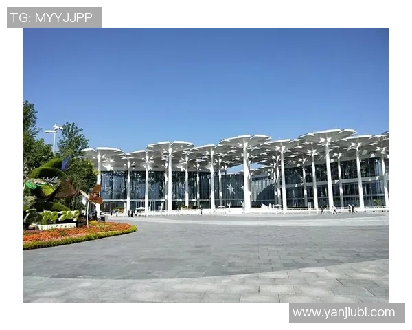 秋裤背后的故事揭示了这位足球明星的真实身份与不为人知的生活点滴